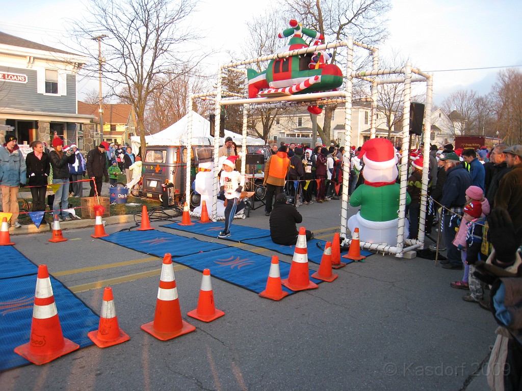 Holiday Hustle 5K 2009 140.jpg - The 2009 running of the Holiday Hustle 5K put on by Running Fit in Dexter Michigan on a sunny but 28 degree on December 5, 2009.